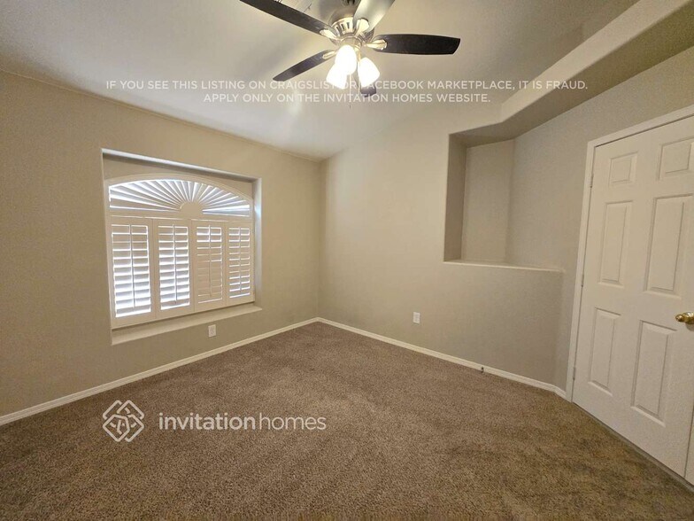 Building Photo - 8108 Divernon Ave