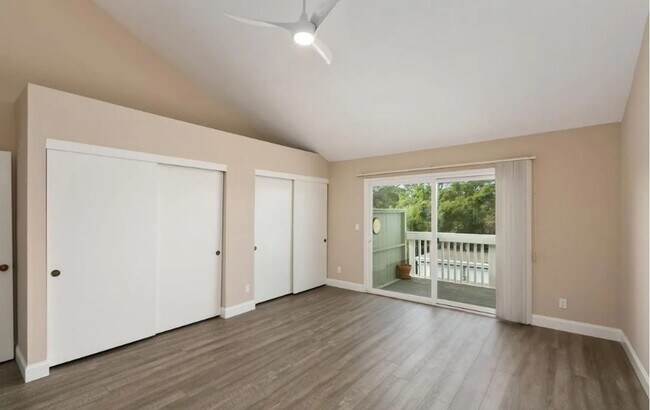 Building Photo - Spacious Carlsbad Condo Walking distance t...