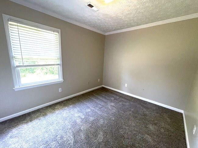 Building Photo - Cute 3 bedroom/2 bath house for rent-West ...