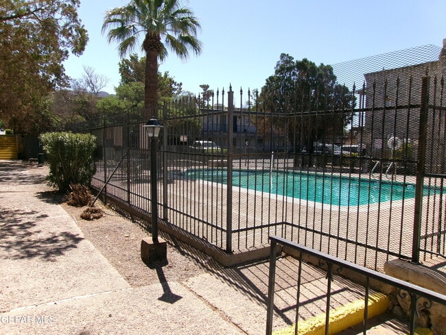 Building Photo - 6700 Escondido Dr