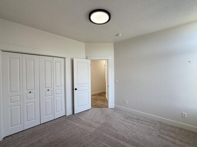 Building Photo - 152 W 4050 N