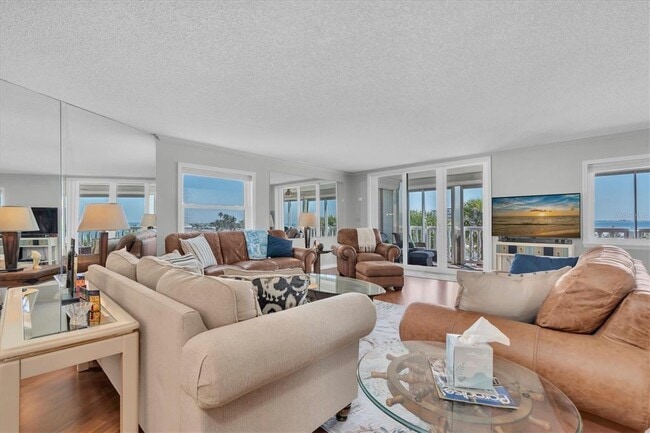 Building Photo - 6500 Sunset Way