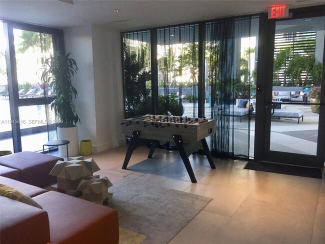 Building Photo - 121 NE 34th St