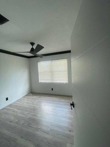 Building Photo - 4674 Lakeside Cir