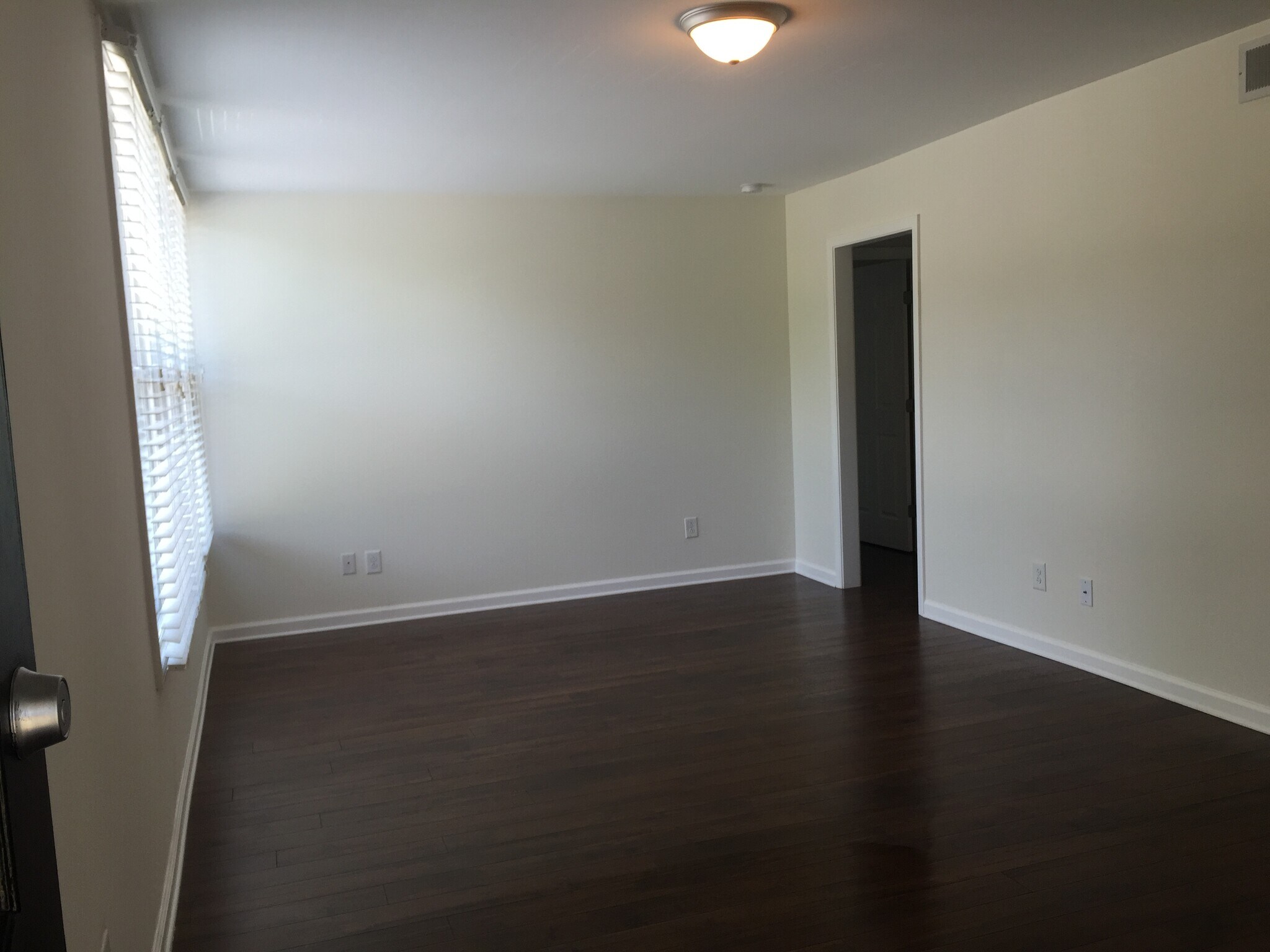 Building Photo - 3831 W End Ave