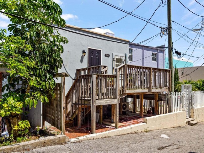 Building Photo - 211 Orange Ave