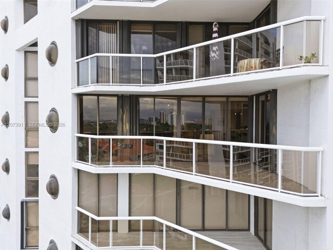 Building Photo - 3610 Yacht Club Dr