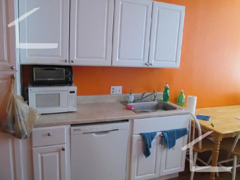 Building Photo - 324 Saint Paul St