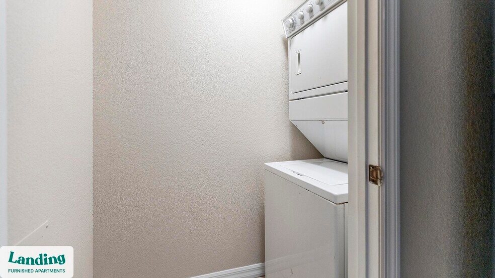 Building Photo - 3695 Island Club Dr