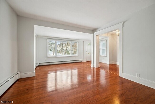 Building Photo - 16 Cross St