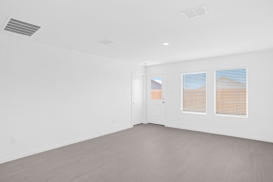 Building Photo - 1033 Raintree Rd