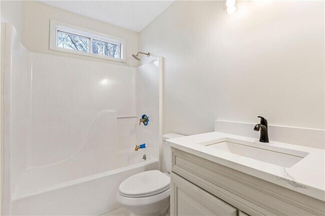 Building Photo - 2095 Uniwattee Trail SE