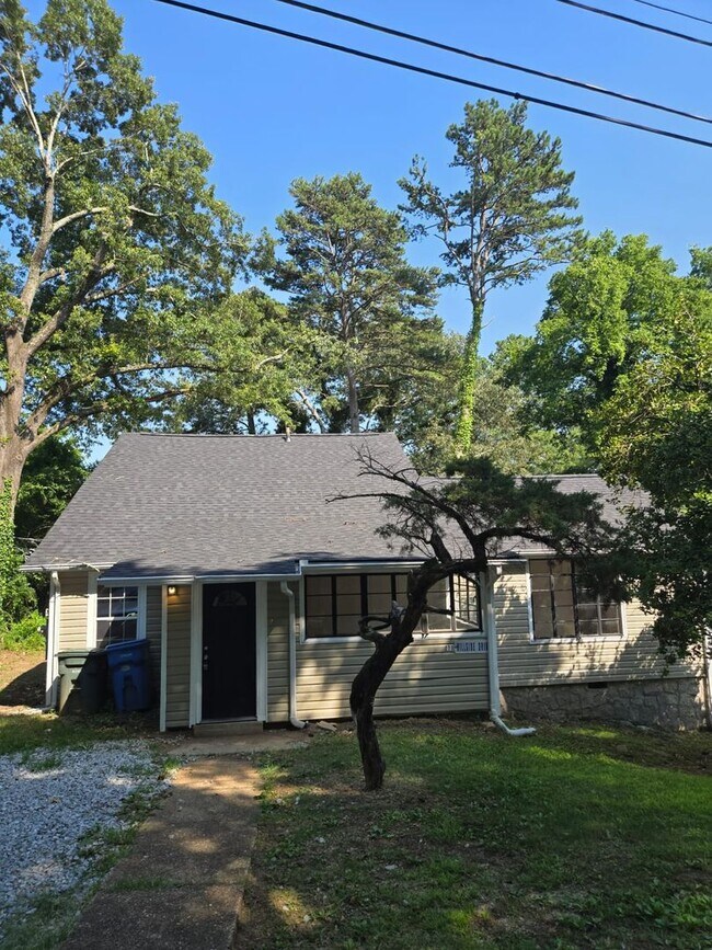 Building Photo - Spacious Single-Family Home in Chattanooga...