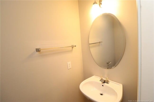 Building Photo - 100 Beverstone Dr