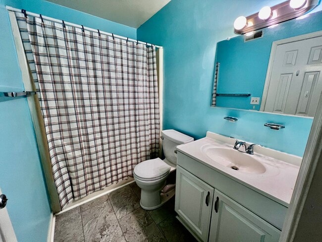 Building Photo - Bright First-Floor 2BR Condo—Pool & Amenities