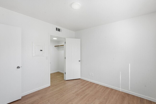 Building Photo - 317 N Vine Ave