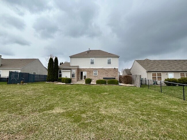 Building Photo - Beautiful 2 Story, 4 Bedroom, with a Full ...