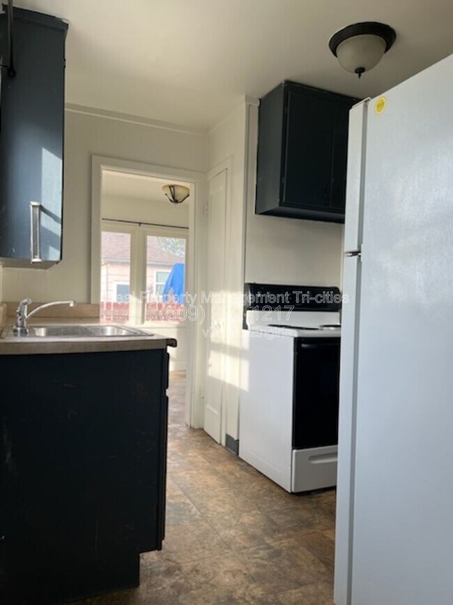 Building Photo - 87 Symons St