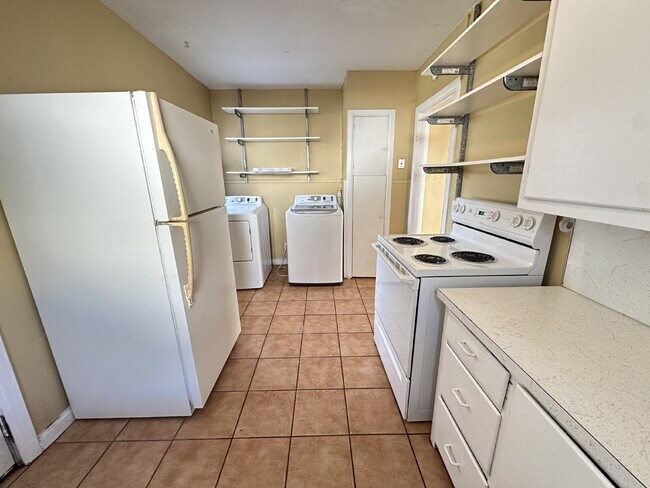 Building Photo - Character, Comfort & Convenience in Tech T...