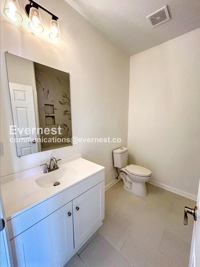 Building Photo - 1372 Robins Nest Drive