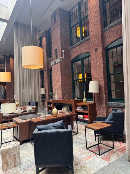 Building Photo - 25 Washington St