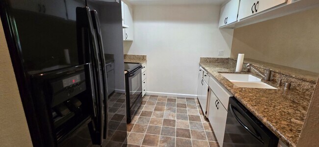 Building Photo - two-bedroom, two-bath condo in Nevada City