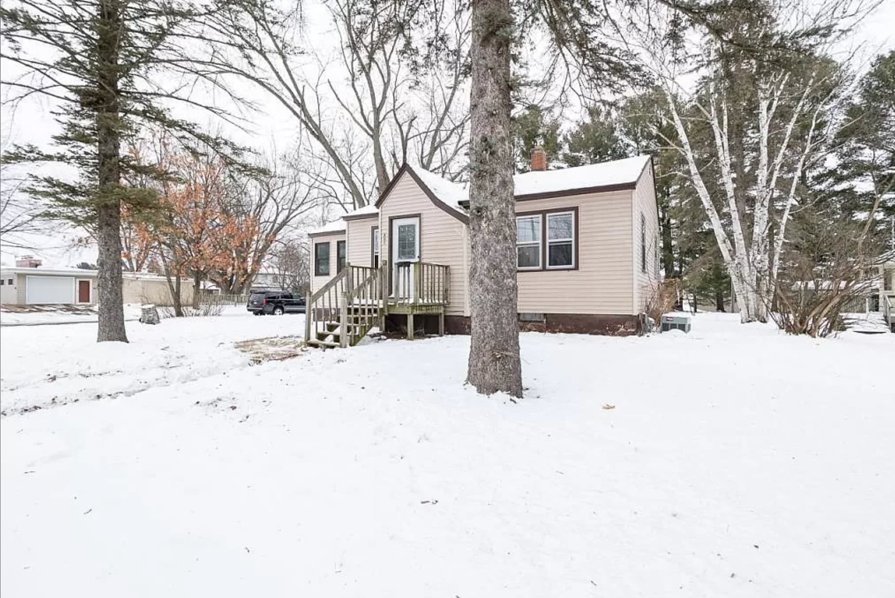 Building Photo - 801 Lake View Dr