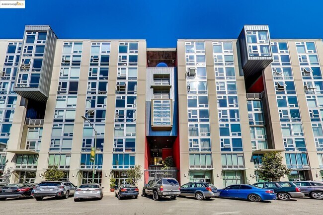 Primary Photo - 311 Oak St