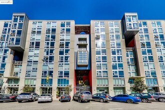 Building Photo - 311 Oak St