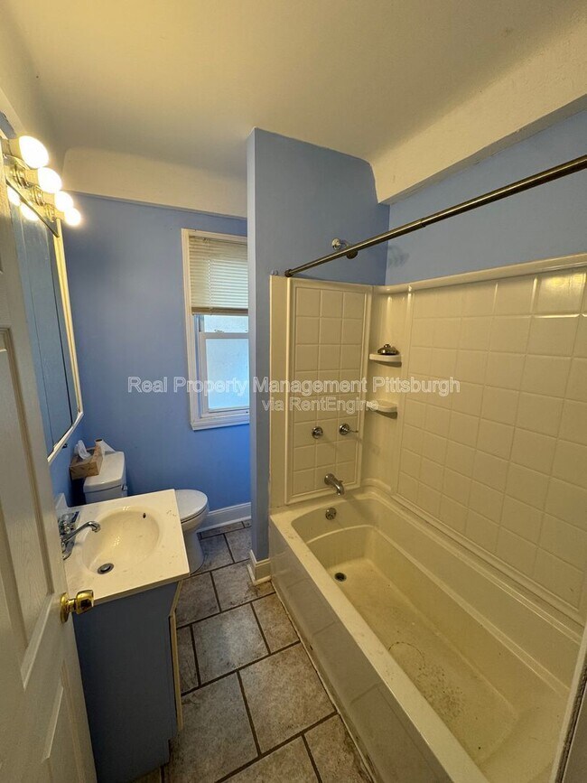 Building Photo - 48 Laclede St