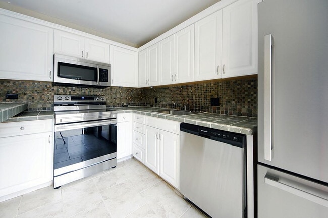 Building Photo - 1700 Embassy Dr