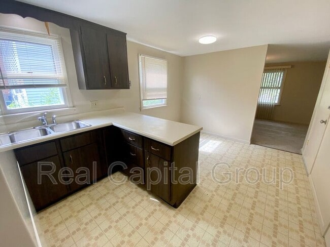 Building Photo - 183 Sunshine Dr