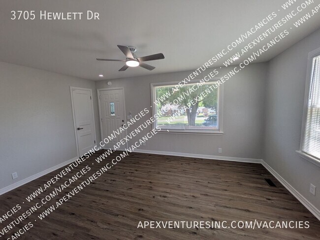Building Photo - 3705 Hewlett Dr