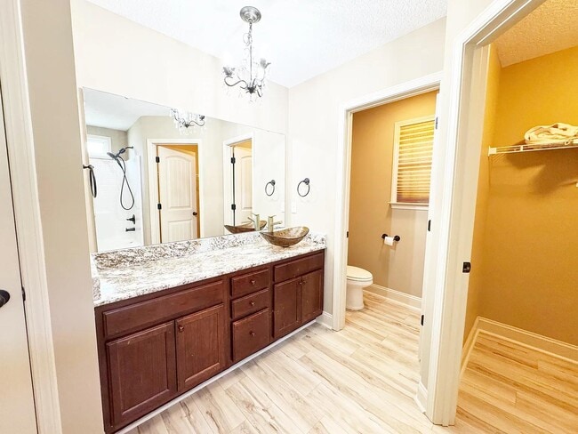 Building Photo - 106 S Hamlet Ct