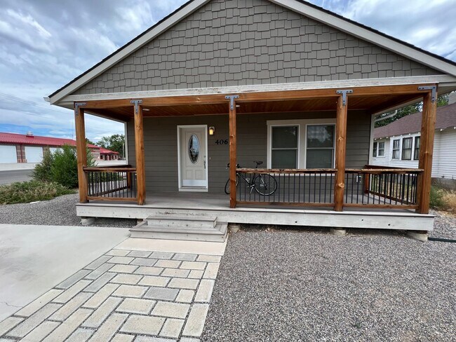 Building Photo - 409 S Broadway Ave