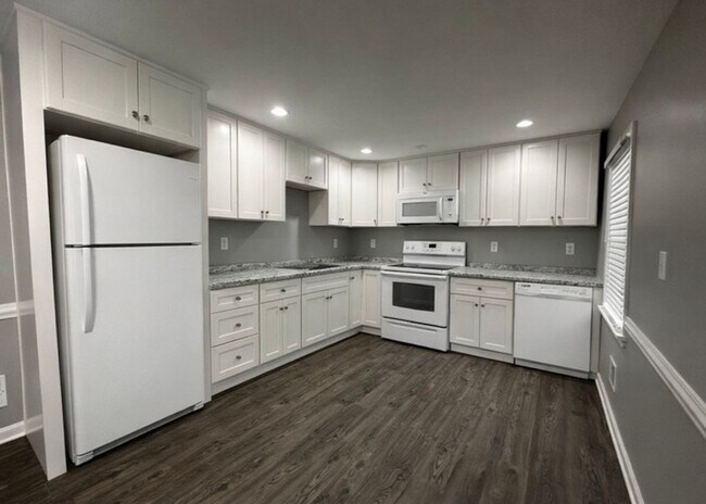 Building Photo - 3BR/2BA Home For Rent in Jtown!