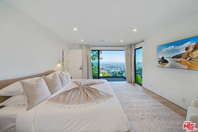 Building Photo - 8800 Hollywood Blvd