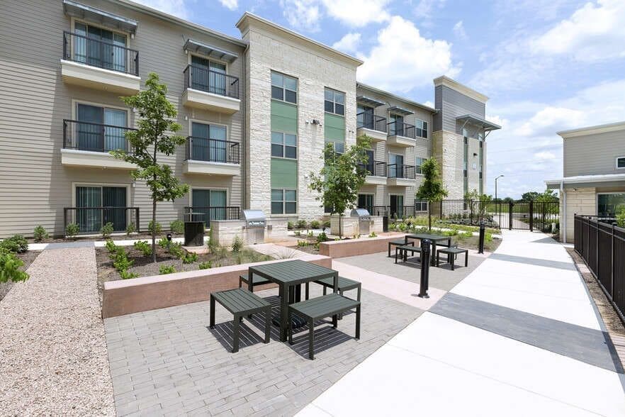 Building Photo - 1680 Hero Way