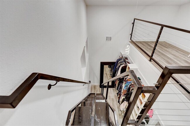 Building Photo - 5006 Golden Forest Dr