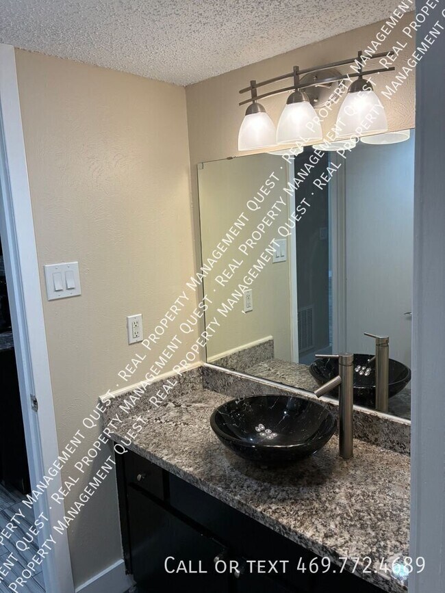 Building Photo - 4641 Country Creek Dr