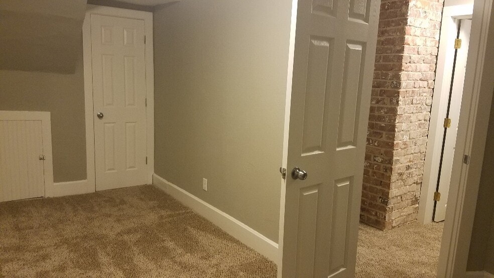 Building Photo - 312 SW Pleasant St