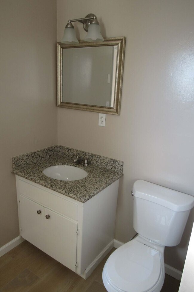 Building Photo - Beautiful NW Home!