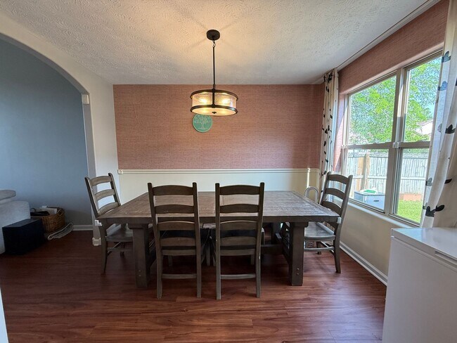 Building Photo - Experience Bright Living in This Stunning ...