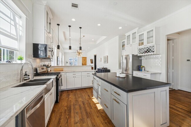 Building Photo - 304 Walton St