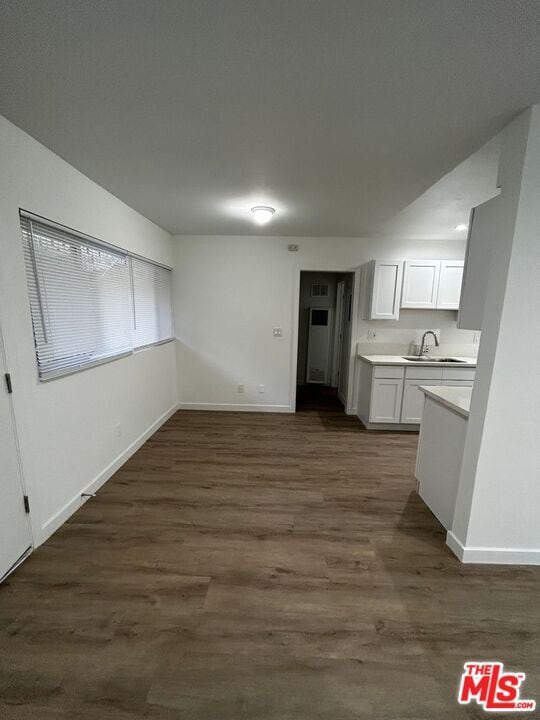 Building Photo - 6744 Woodley Ave