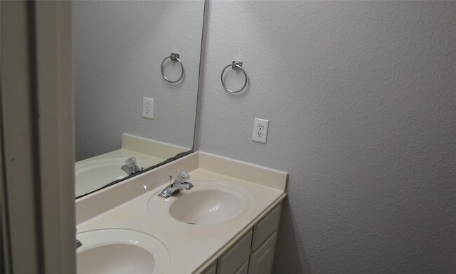 Building Photo - 22755 Cascade Springs Dr