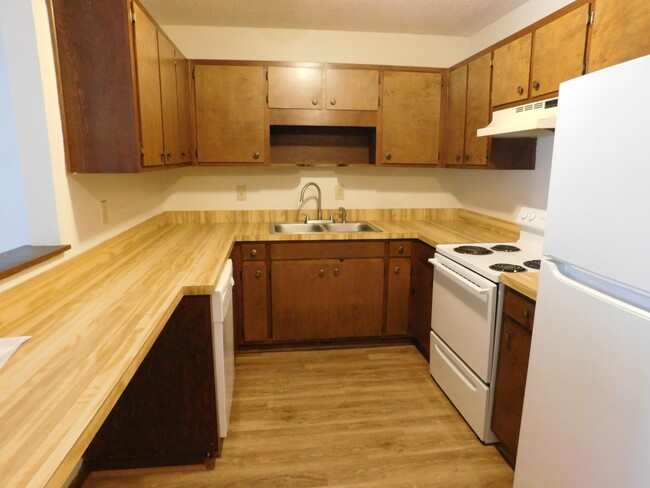 Building Photo - 1527 College Way