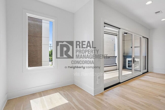 Building Photo - 1242 2nd Ave S