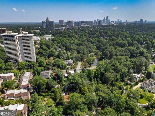 Building Photo - 2538 Parkside Dr NE