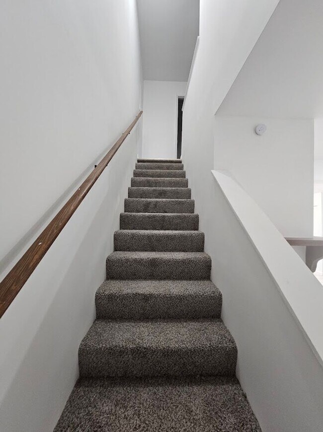 Building Photo - 71 Westgate Cir